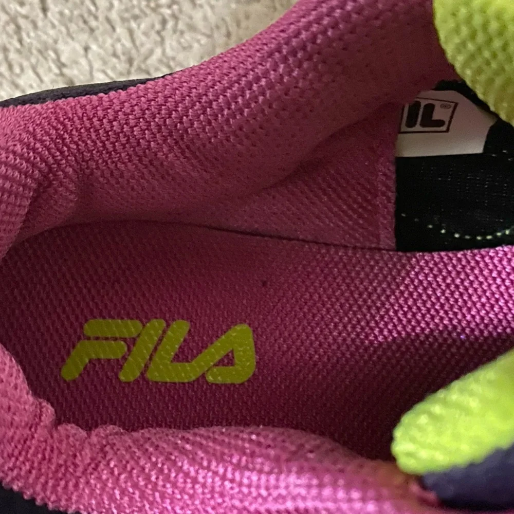 Fila women’s athletic shoes, US size 9 good condition - Picture 3 of 7
